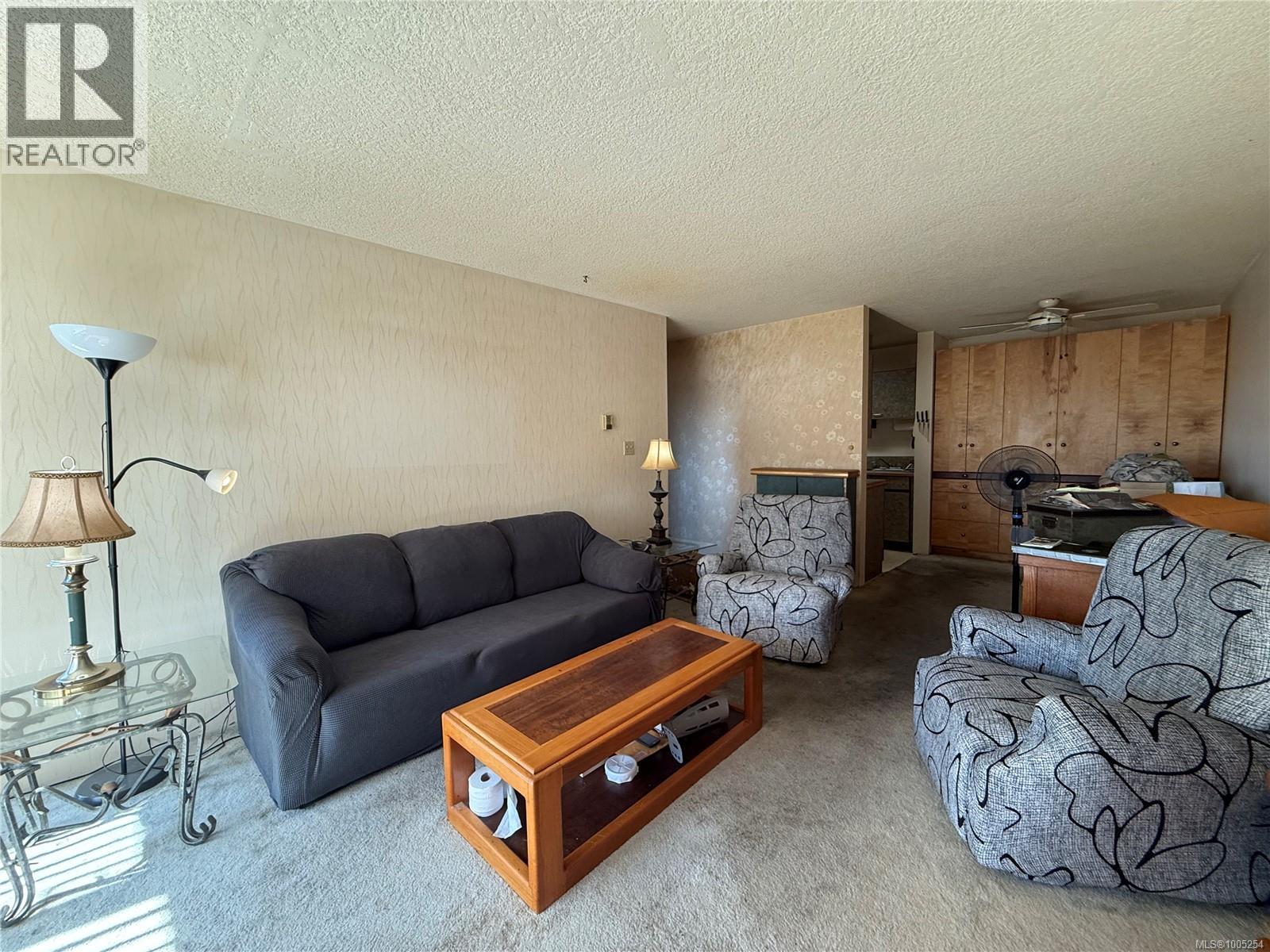 206 103 Gorge Road East, Saanich