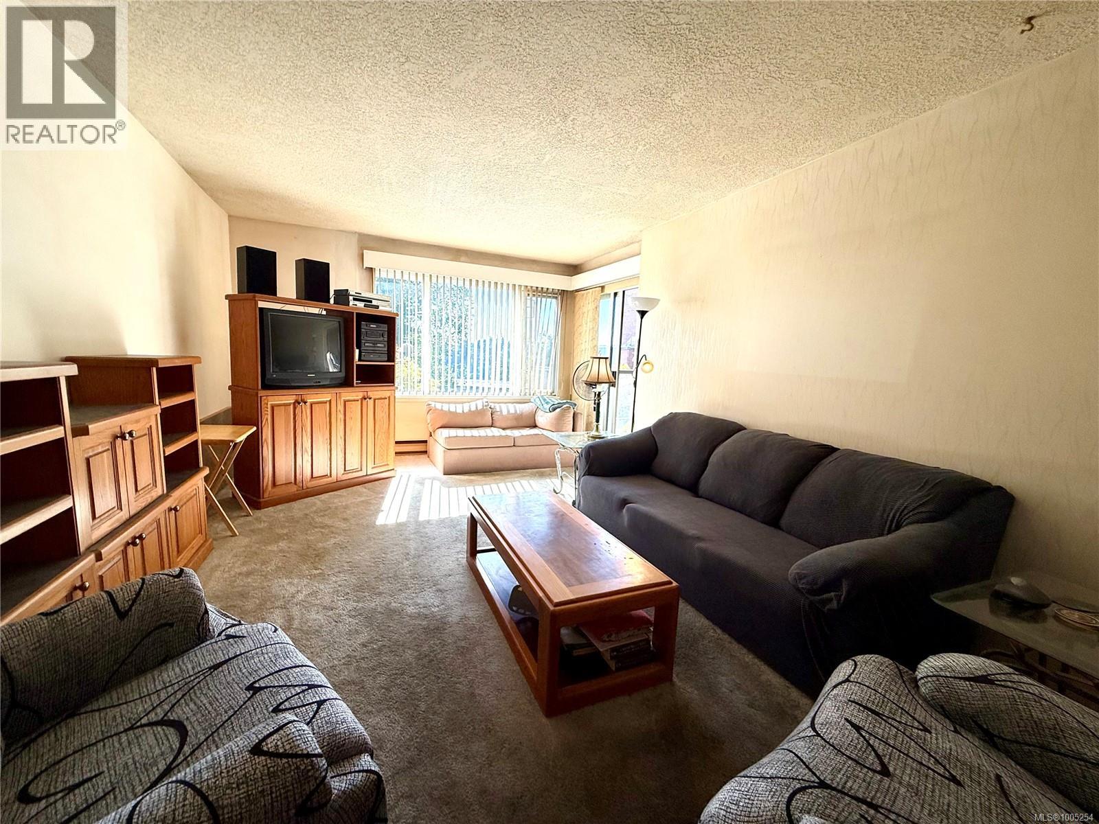 206 103 Gorge Road East, Saanich