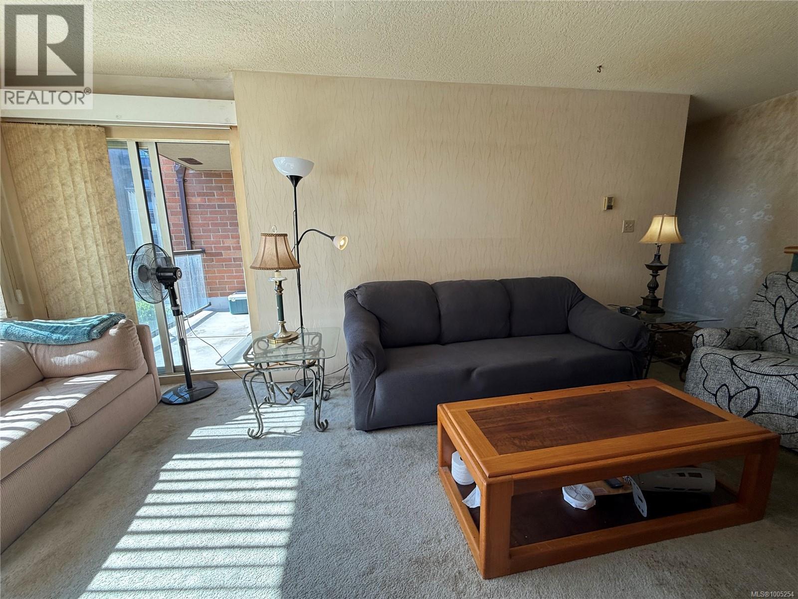 206 103 Gorge Road East, Saanich