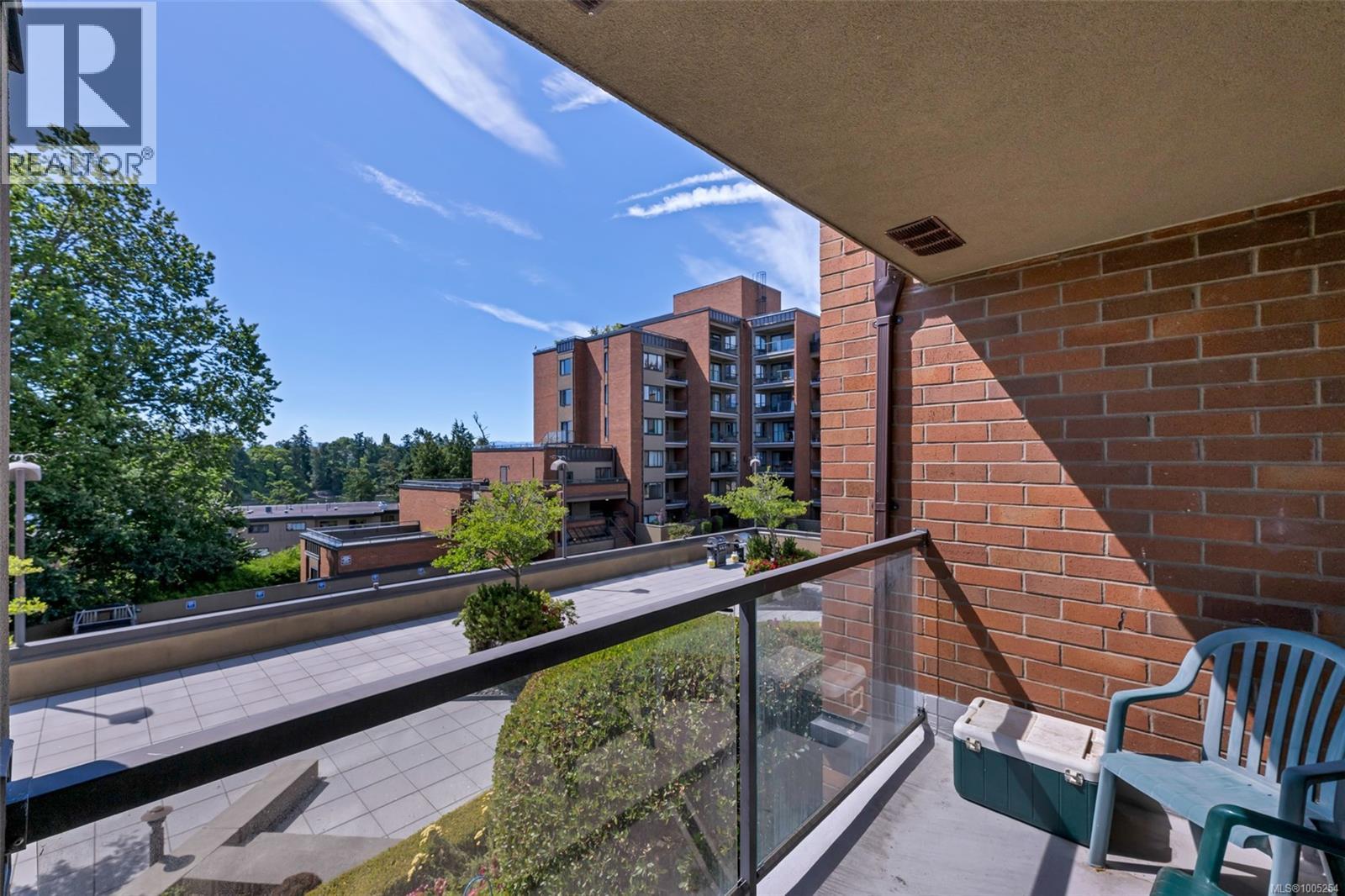 206 103 Gorge Road East, Saanich