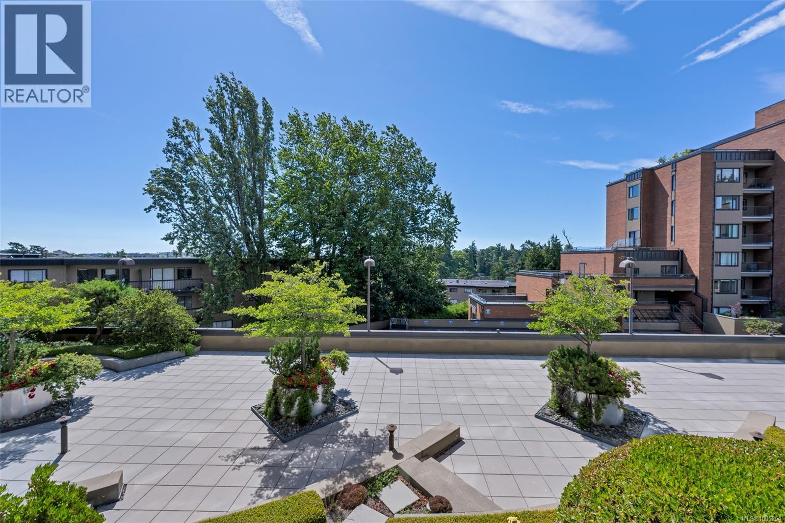 206 103 Gorge Road East, Saanich
