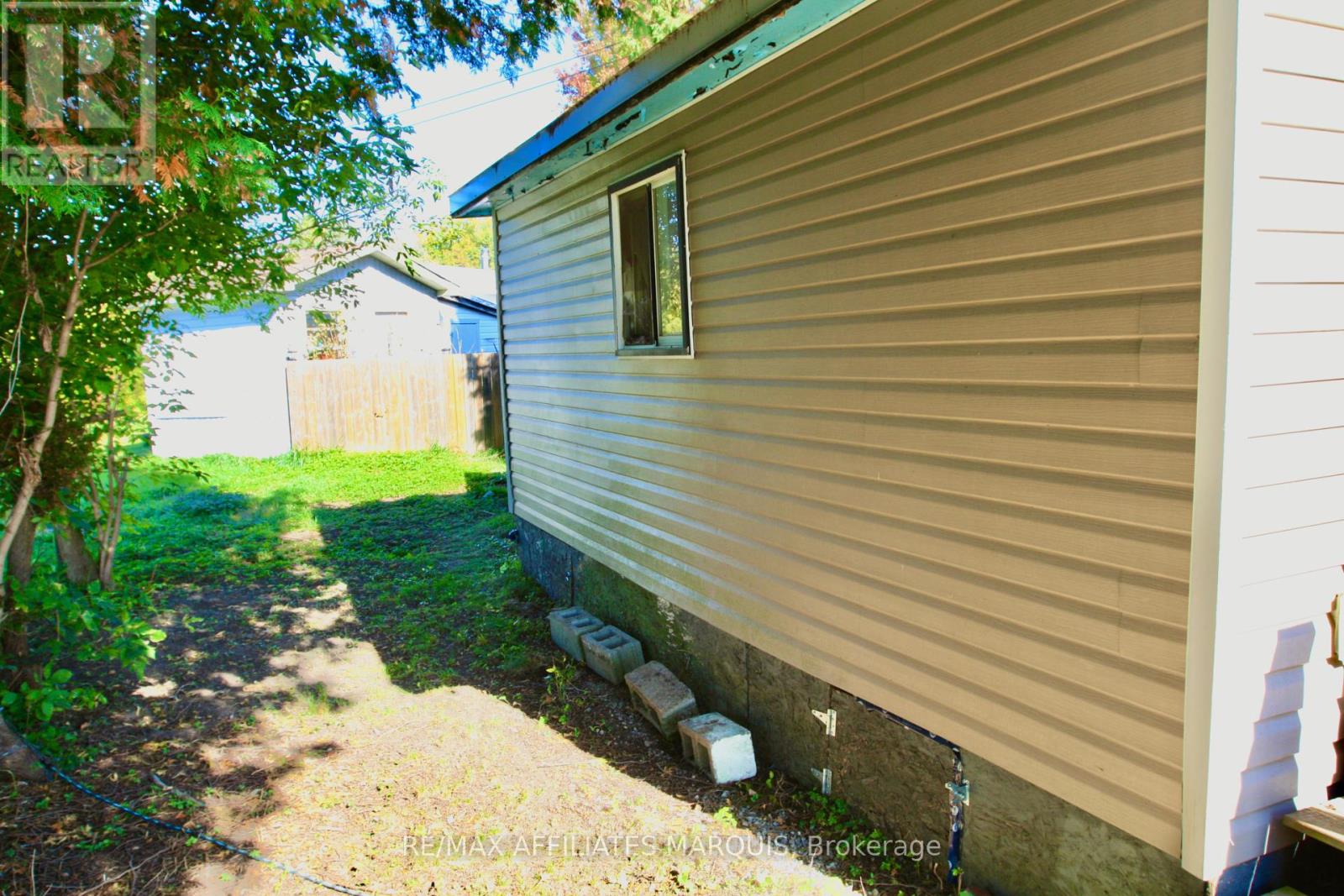 514 JASON STREET N - 16