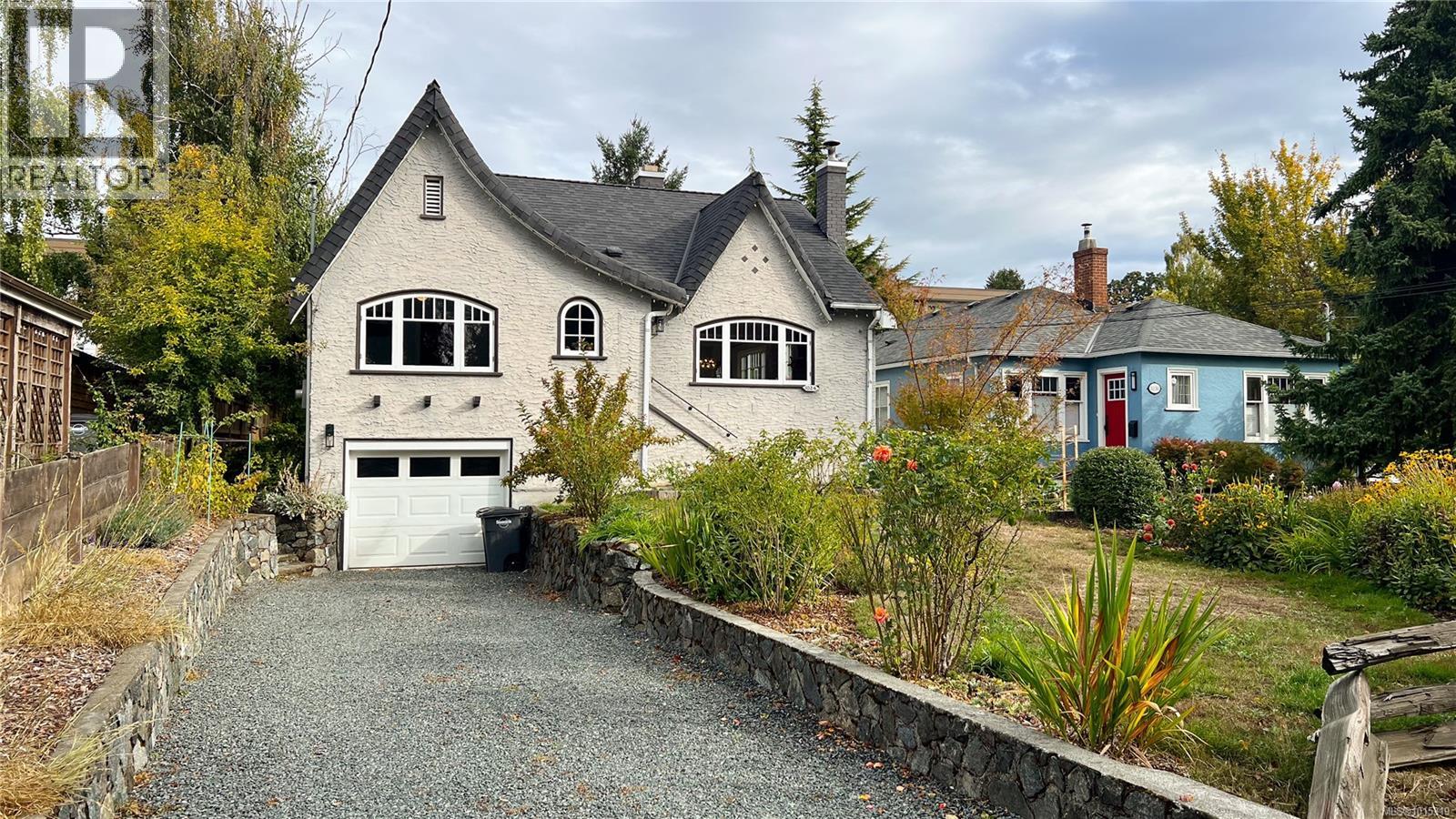  1024 Tolmie Avenue, Saanich