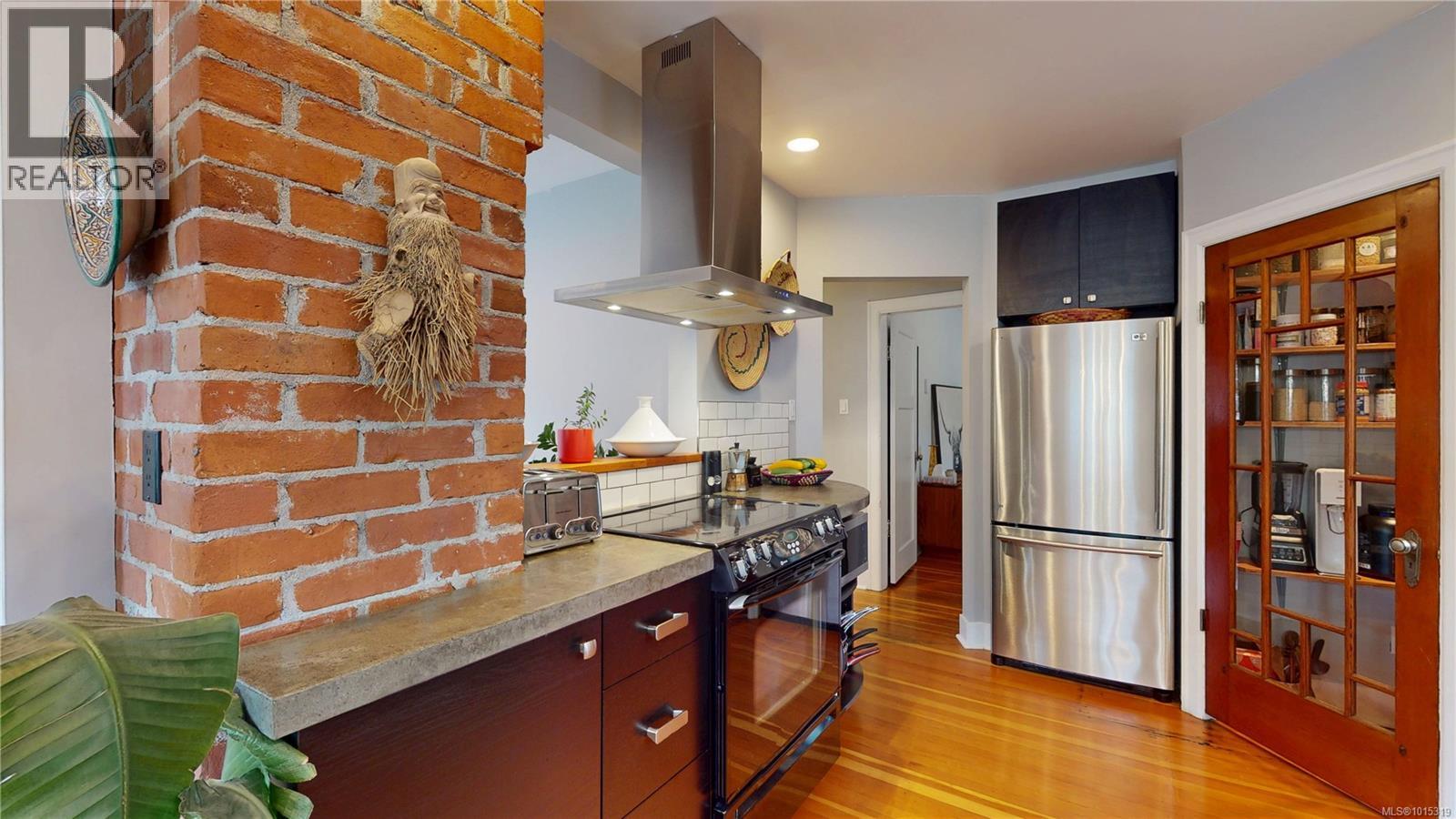  1024 Tolmie Avenue, Saanich