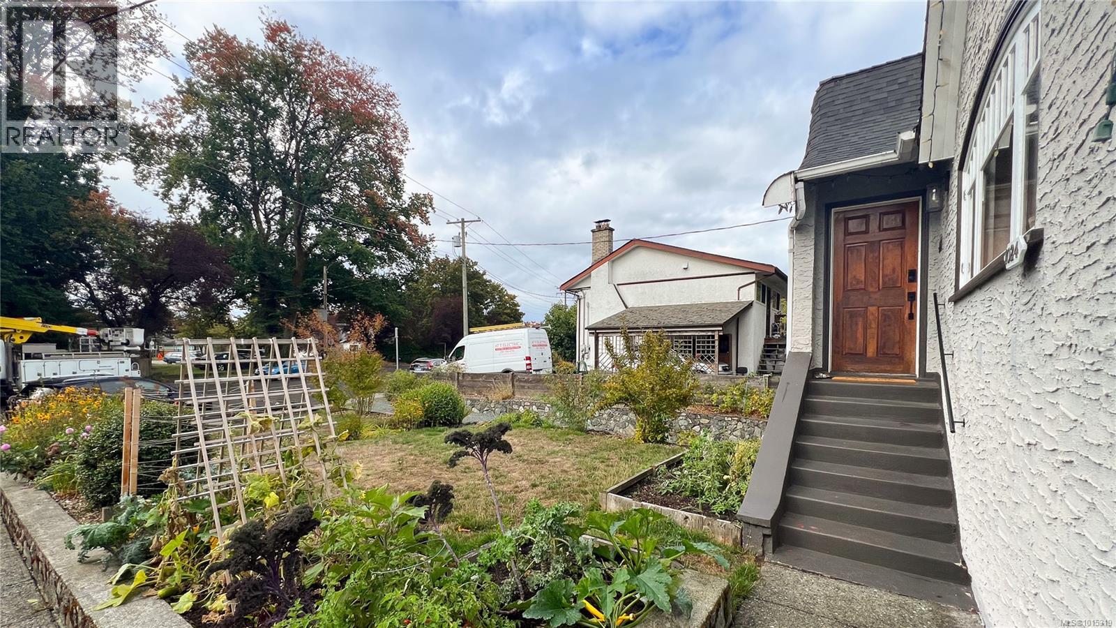  1024 Tolmie Avenue, Saanich