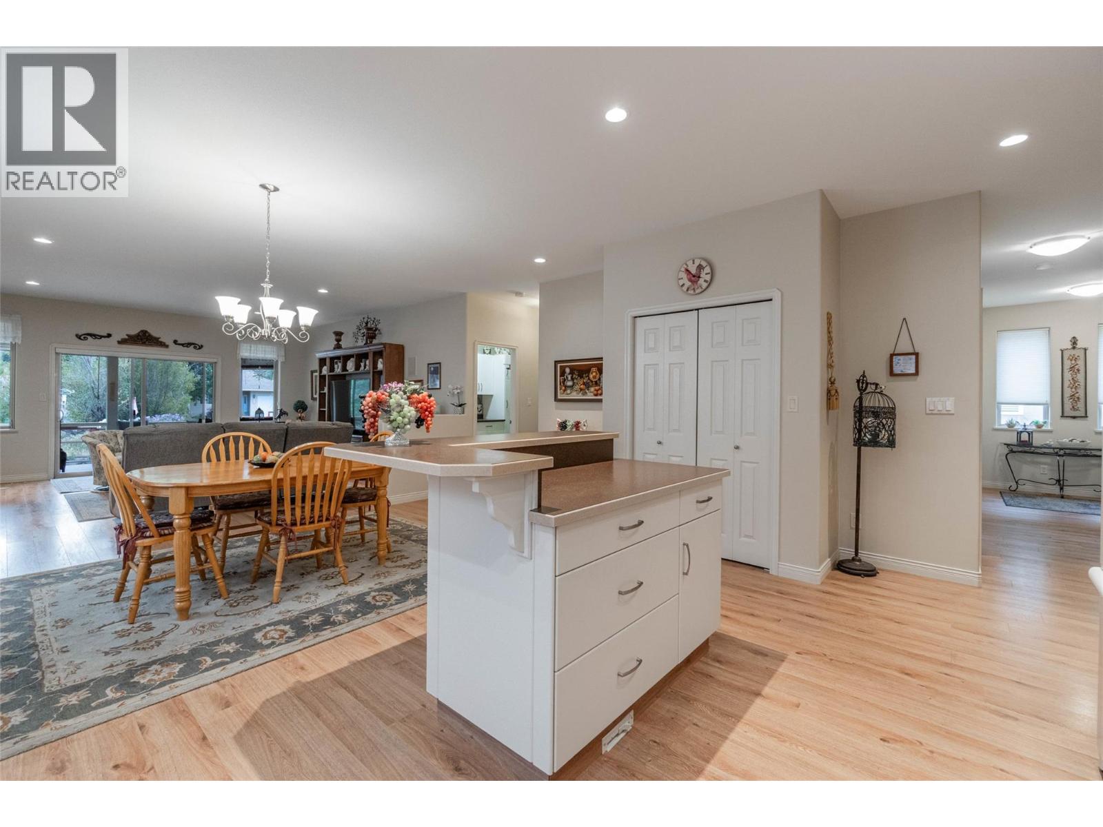  6676 OXBOW Crescent, Oliver