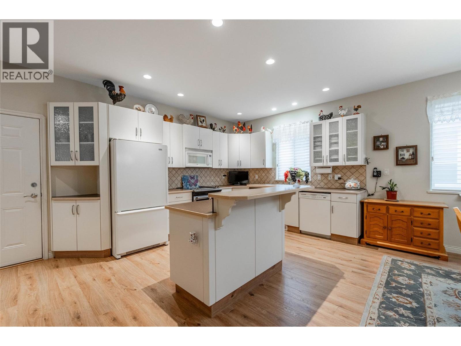  6676 OXBOW Crescent, Oliver