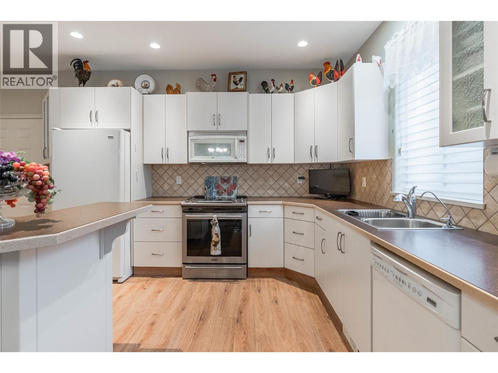  6676 OXBOW Crescent, Oliver