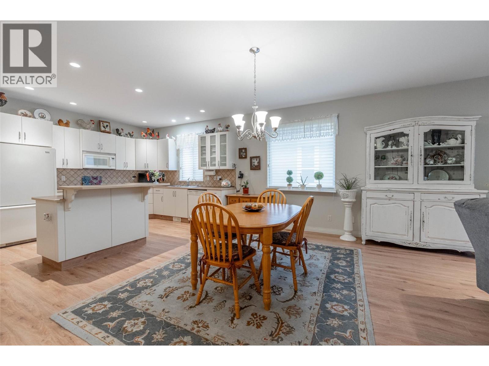  6676 OXBOW Crescent, Oliver