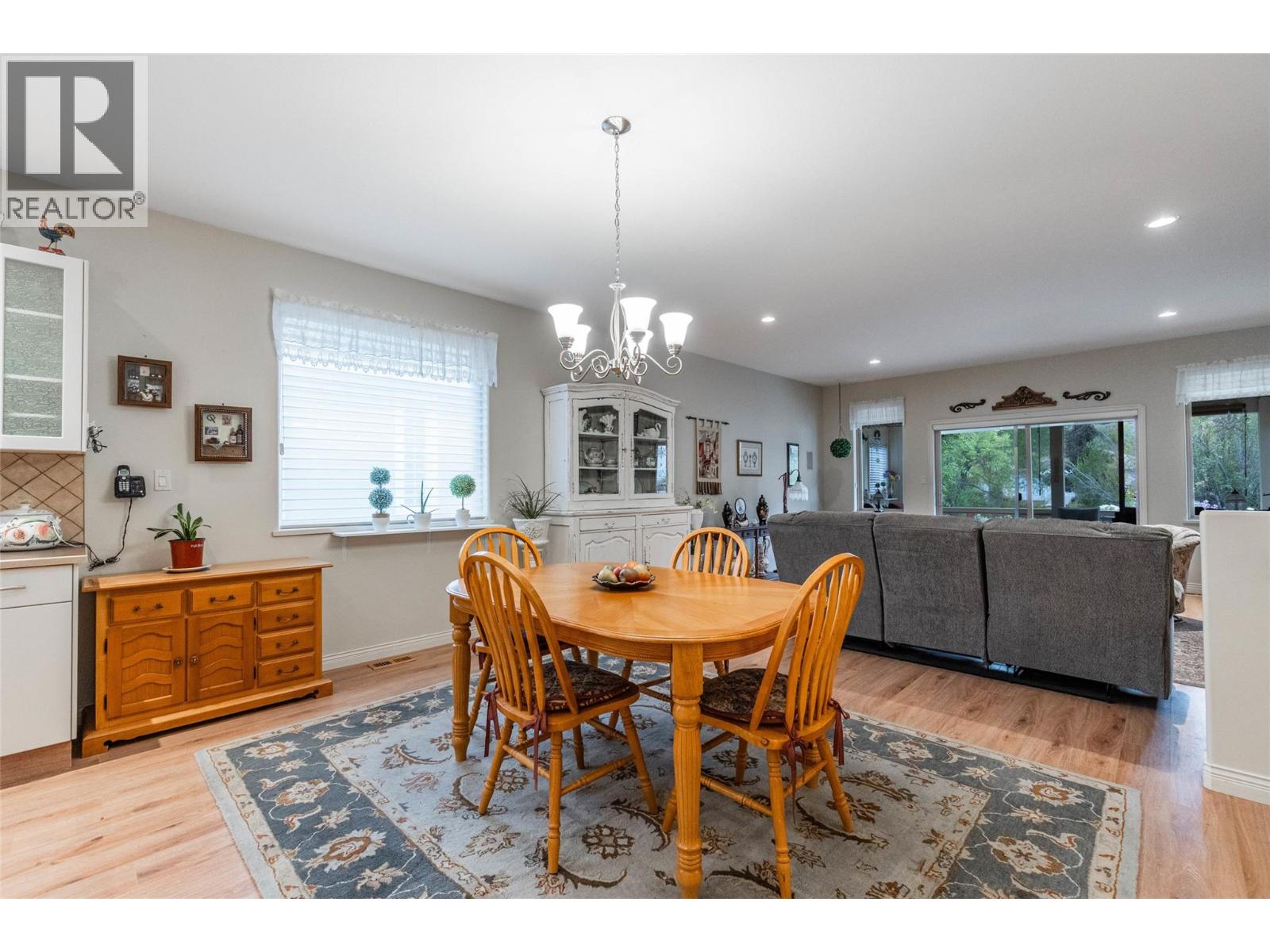  6676 OXBOW Crescent, Oliver