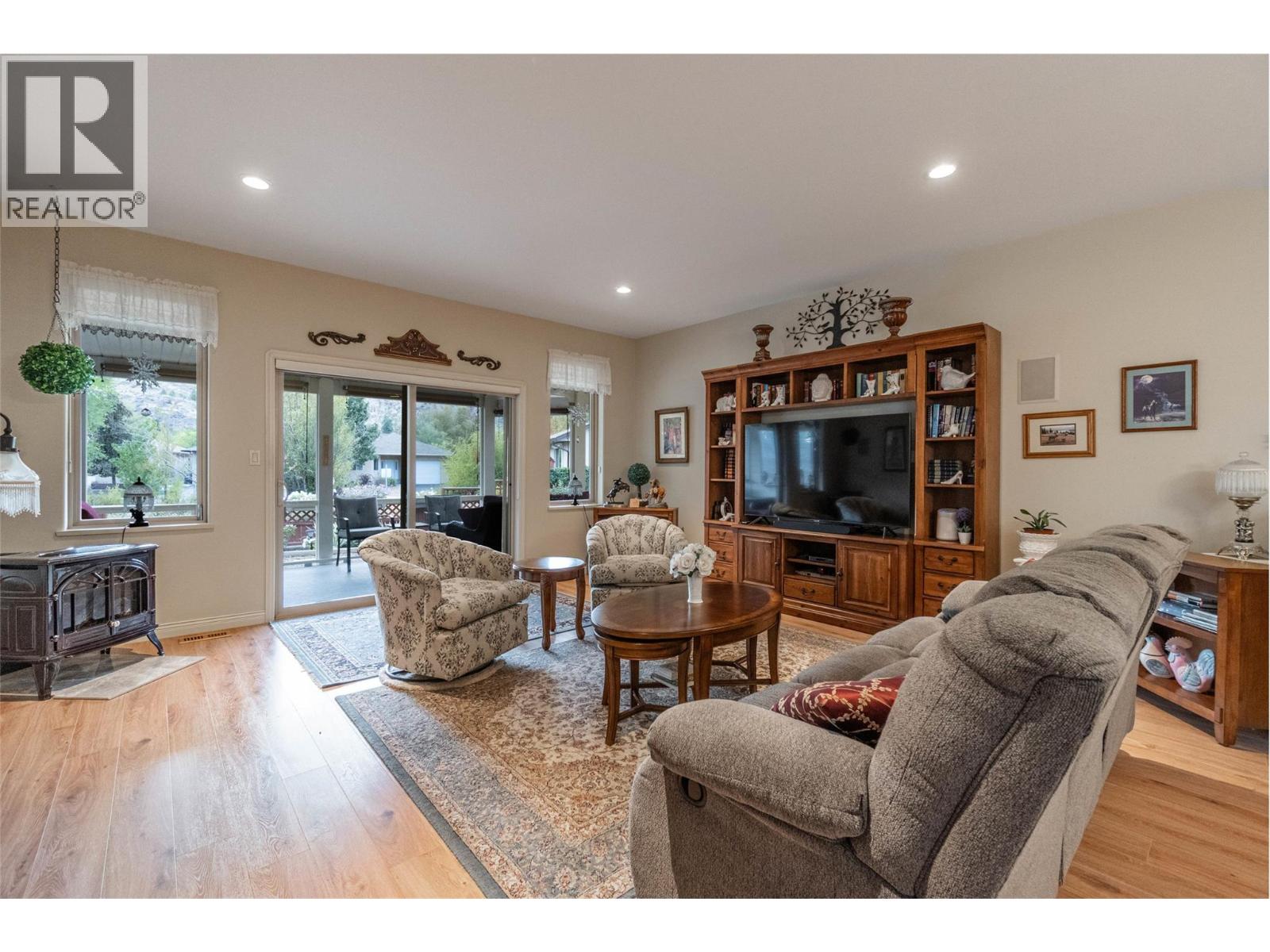  6676 OXBOW Crescent, Oliver