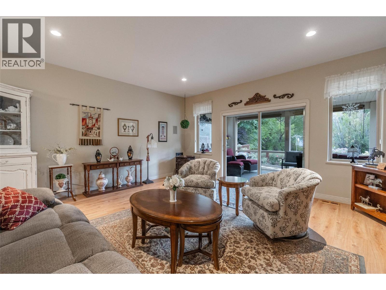  6676 OXBOW Crescent, Oliver