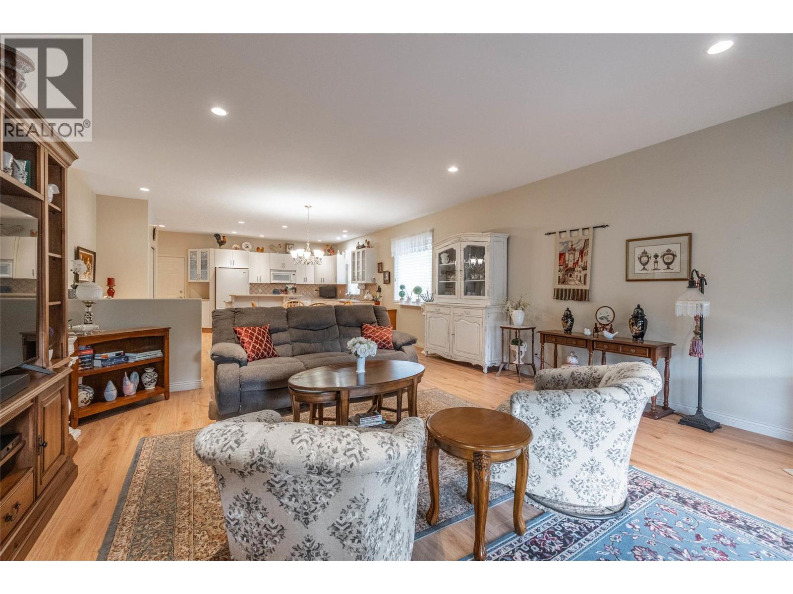  6676 OXBOW Crescent, Oliver