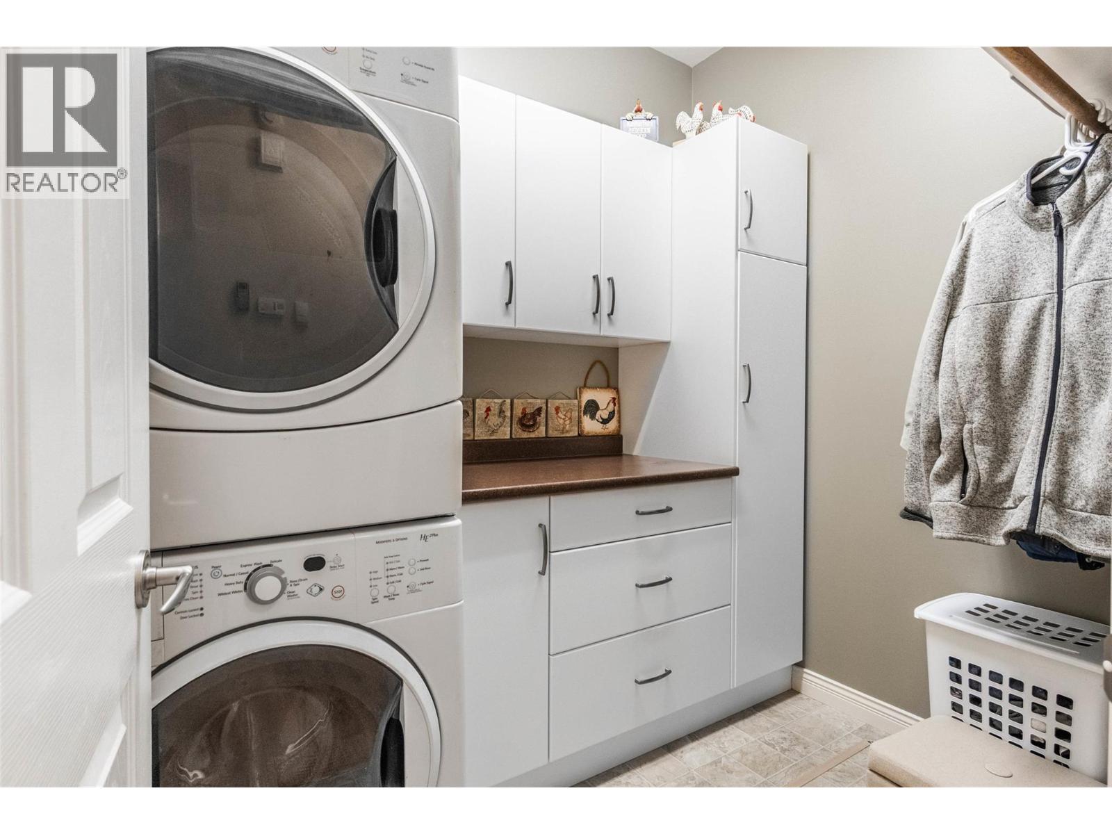  6676 OXBOW Crescent, Oliver