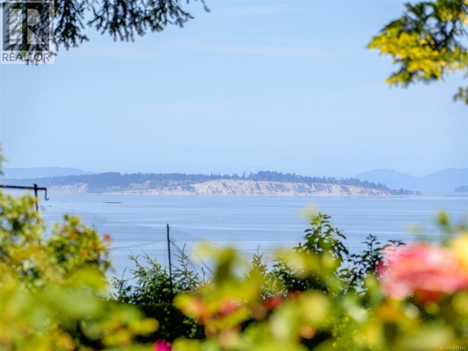  4590 Torquay Drive, Saanich