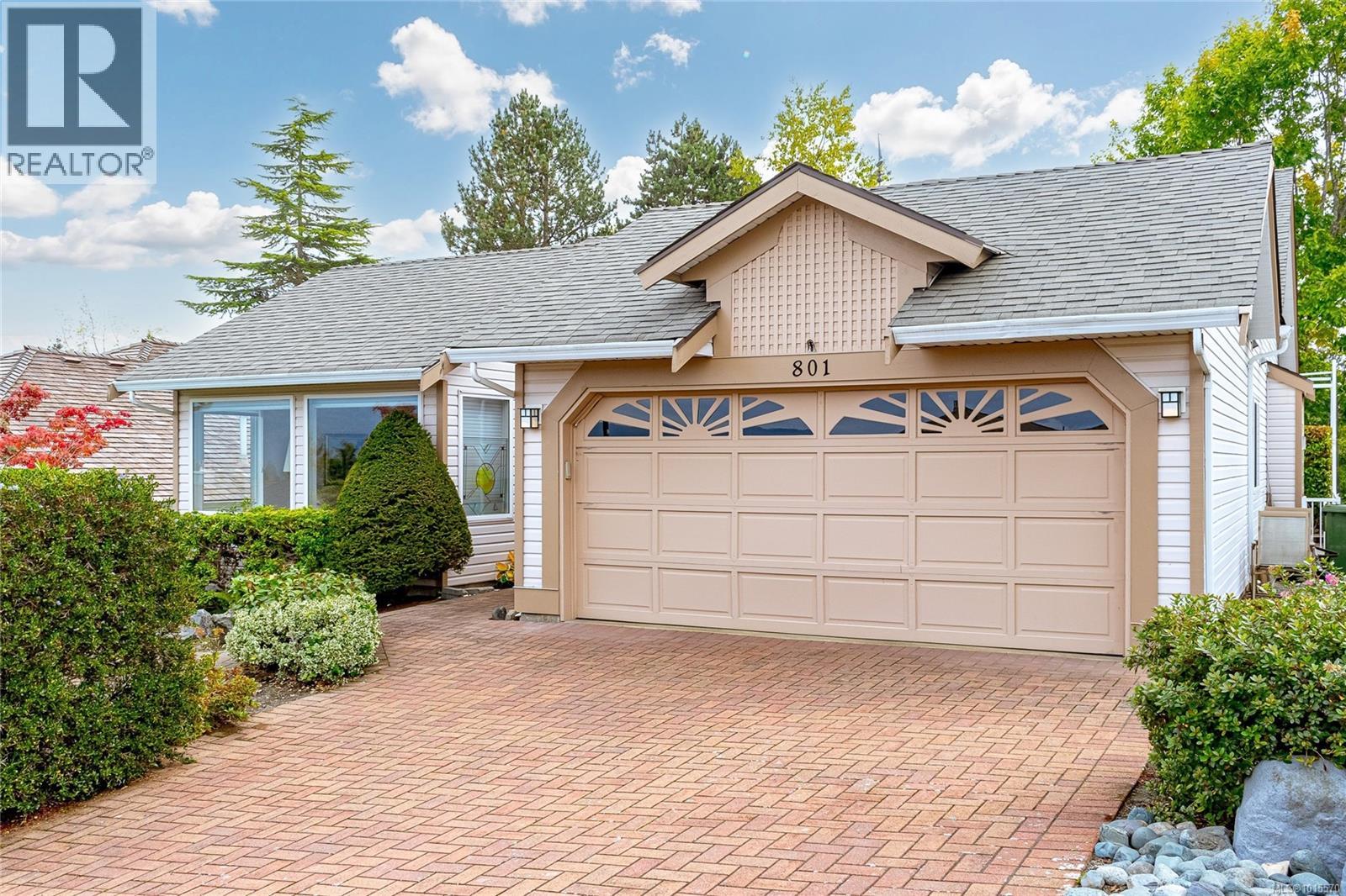 801 Country Club Dr, Cobble Hill