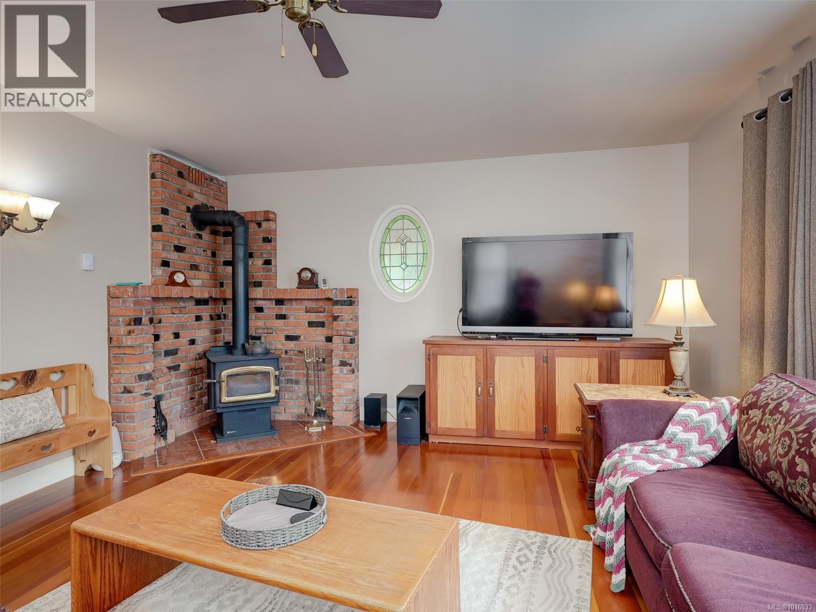  576 Obed Avenue, Saanich