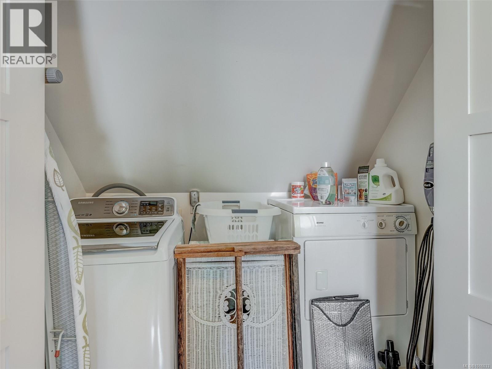 576 Obed Avenue, Saanich
