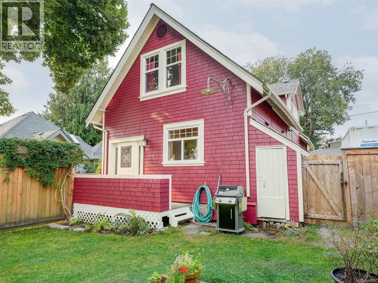  576 Obed Avenue, Saanich