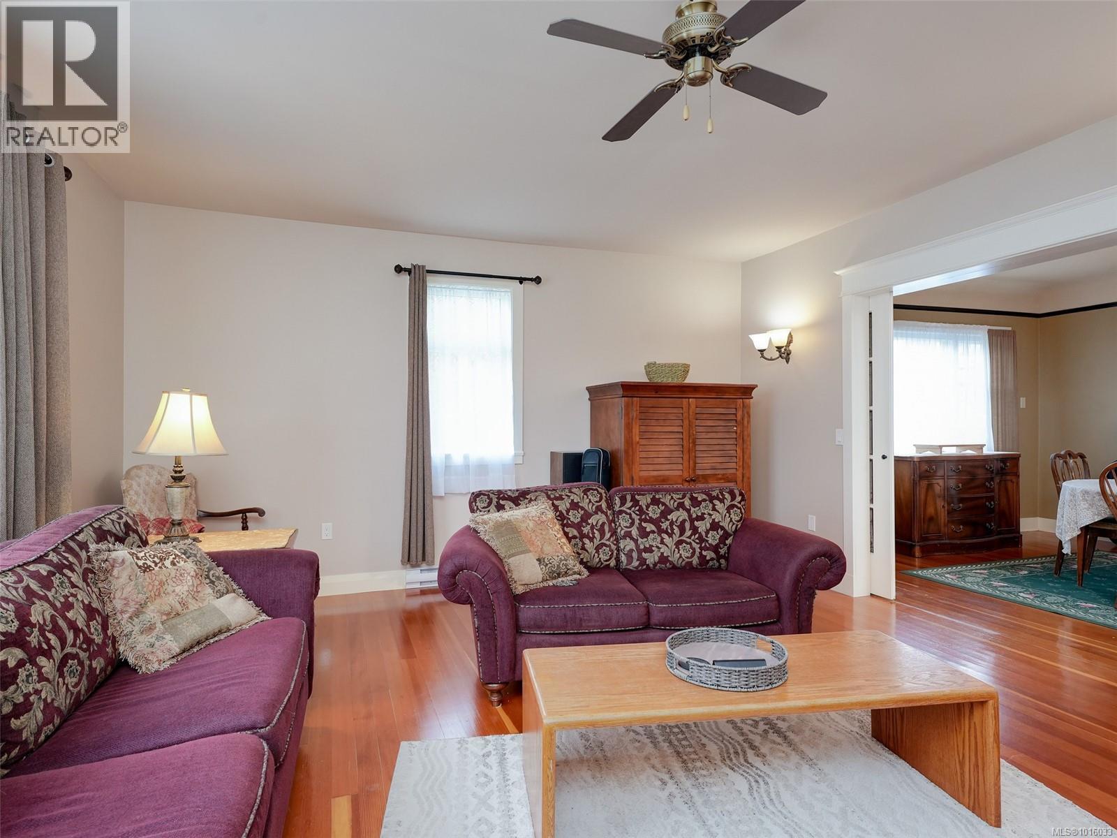  576 Obed Avenue, Saanich