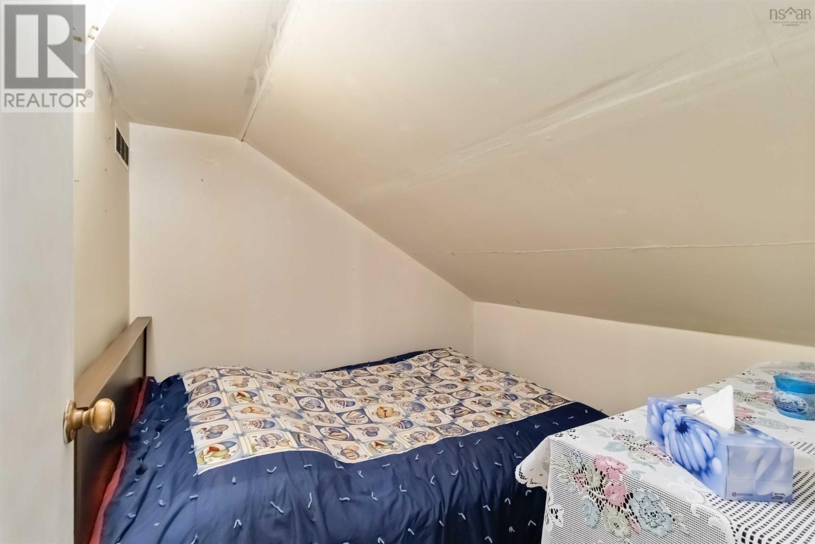 Property 21 of 34 of 61 Hospital Road