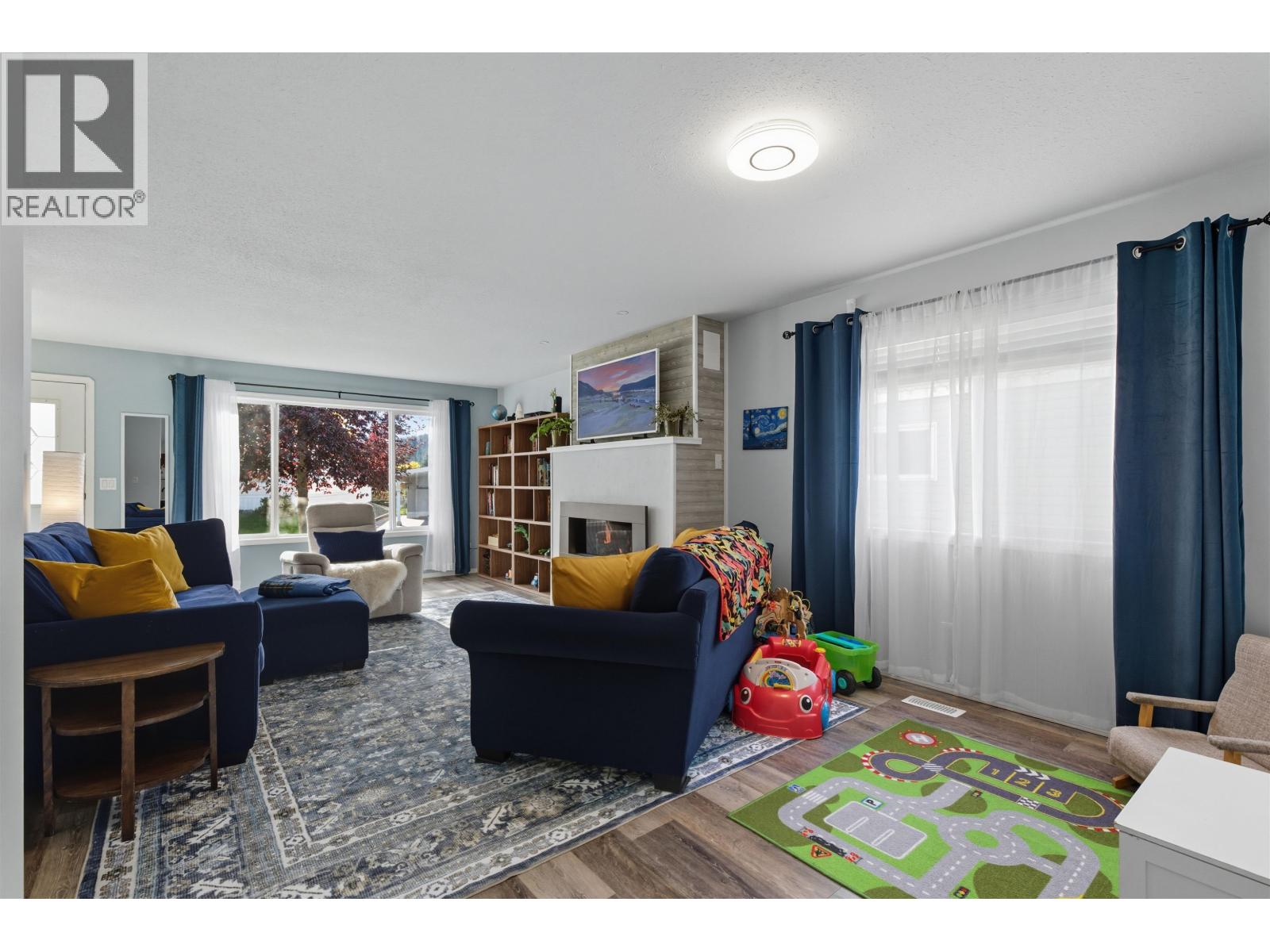 303 JERSEY PLACE, Williams Lake