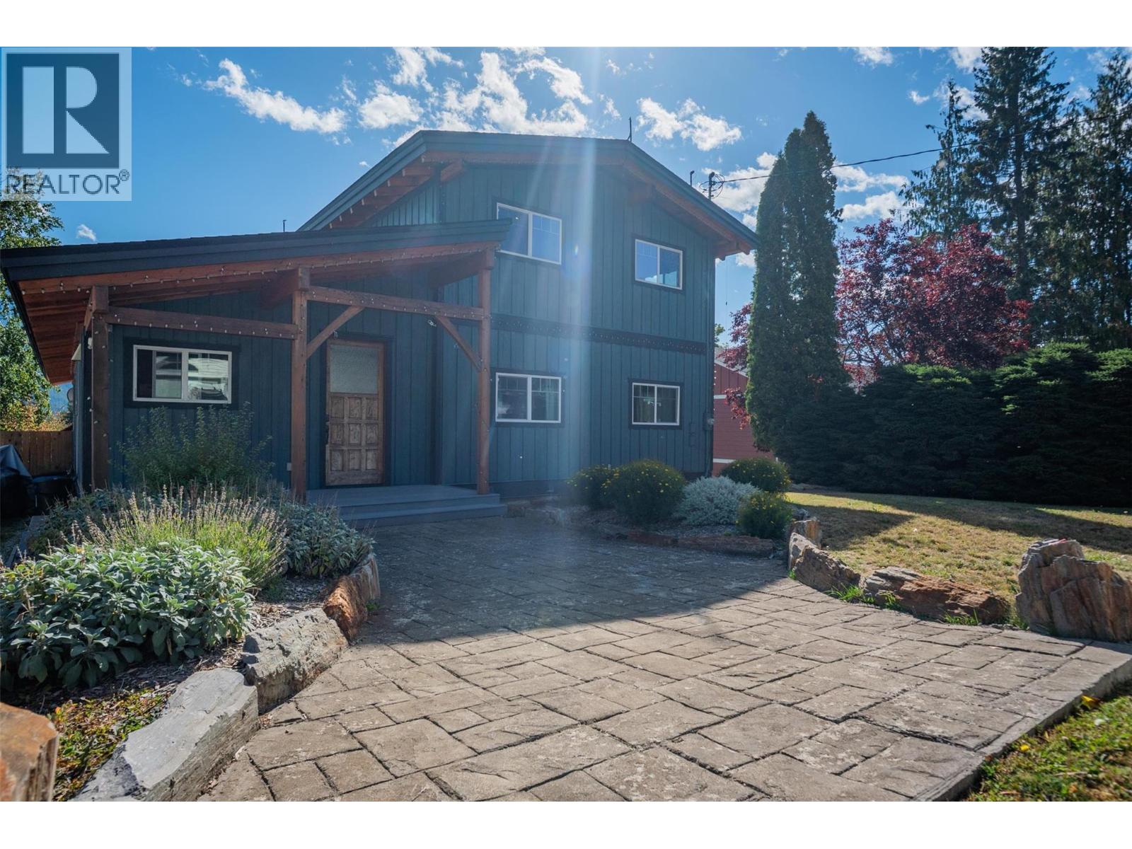 422 VIEW Street, Kaslo