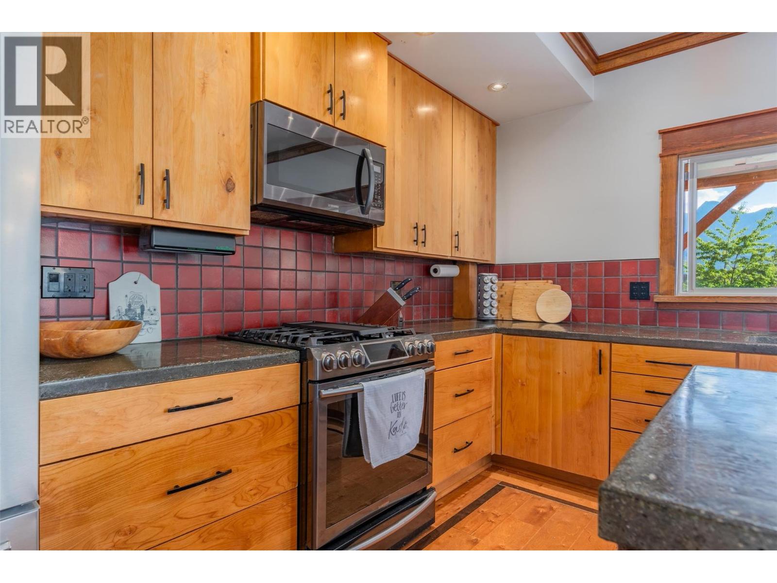 422 VIEW Street, Kaslo