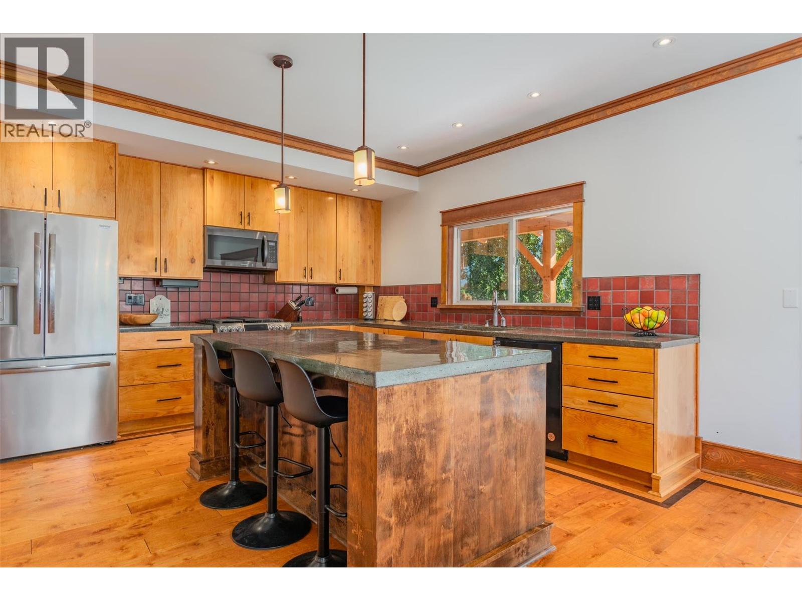 422 VIEW Street, Kaslo