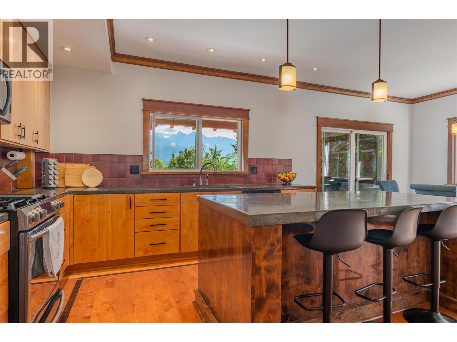 422 VIEW Street, Kaslo