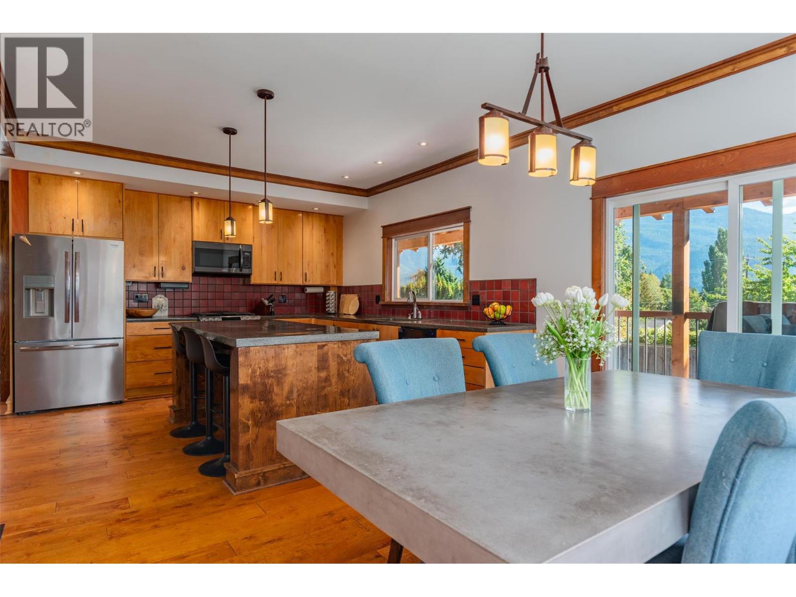 422 VIEW Street, Kaslo