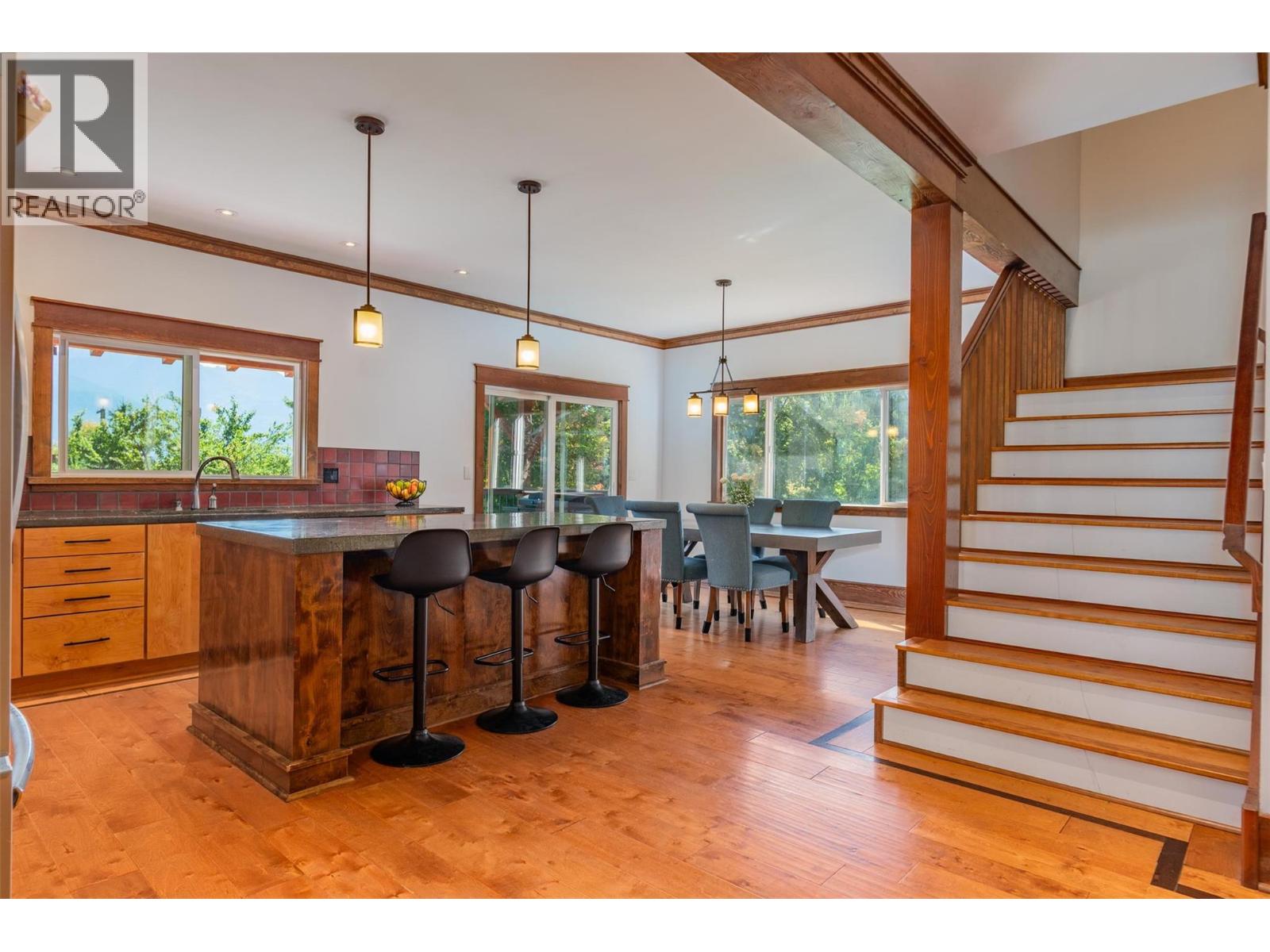 422 VIEW Street, Kaslo