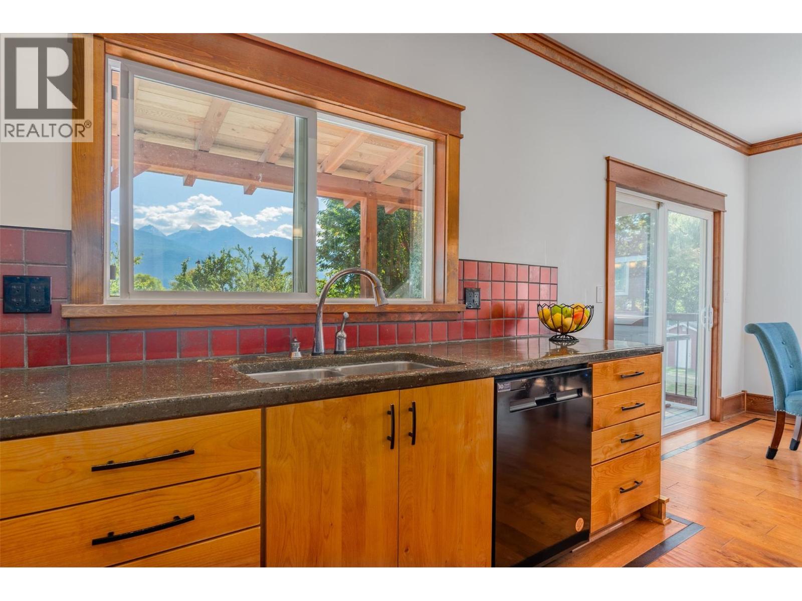 422 VIEW Street, Kaslo