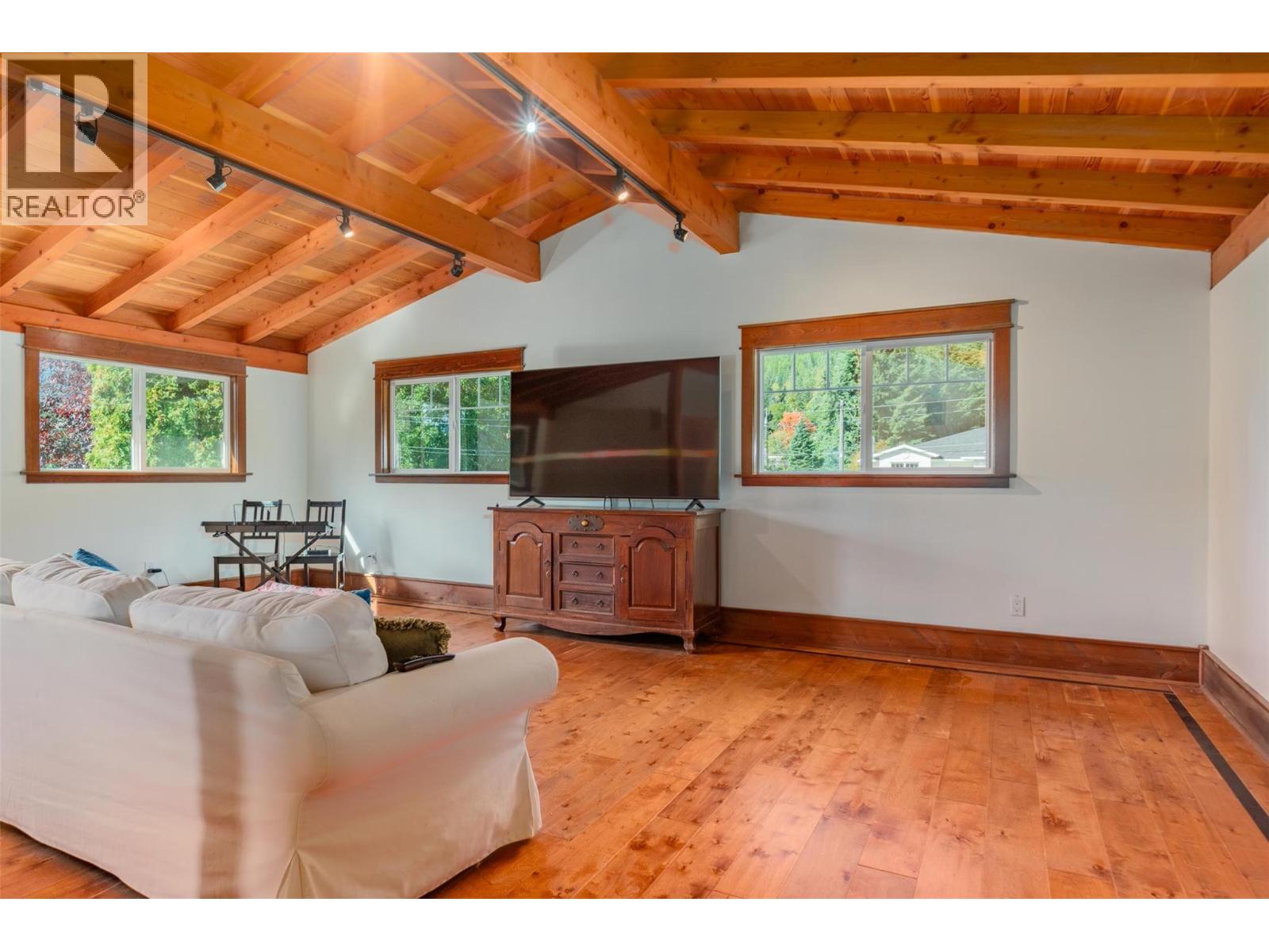 422 VIEW Street, Kaslo