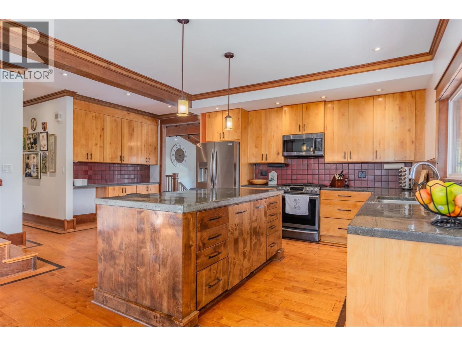 422 VIEW Street, Kaslo