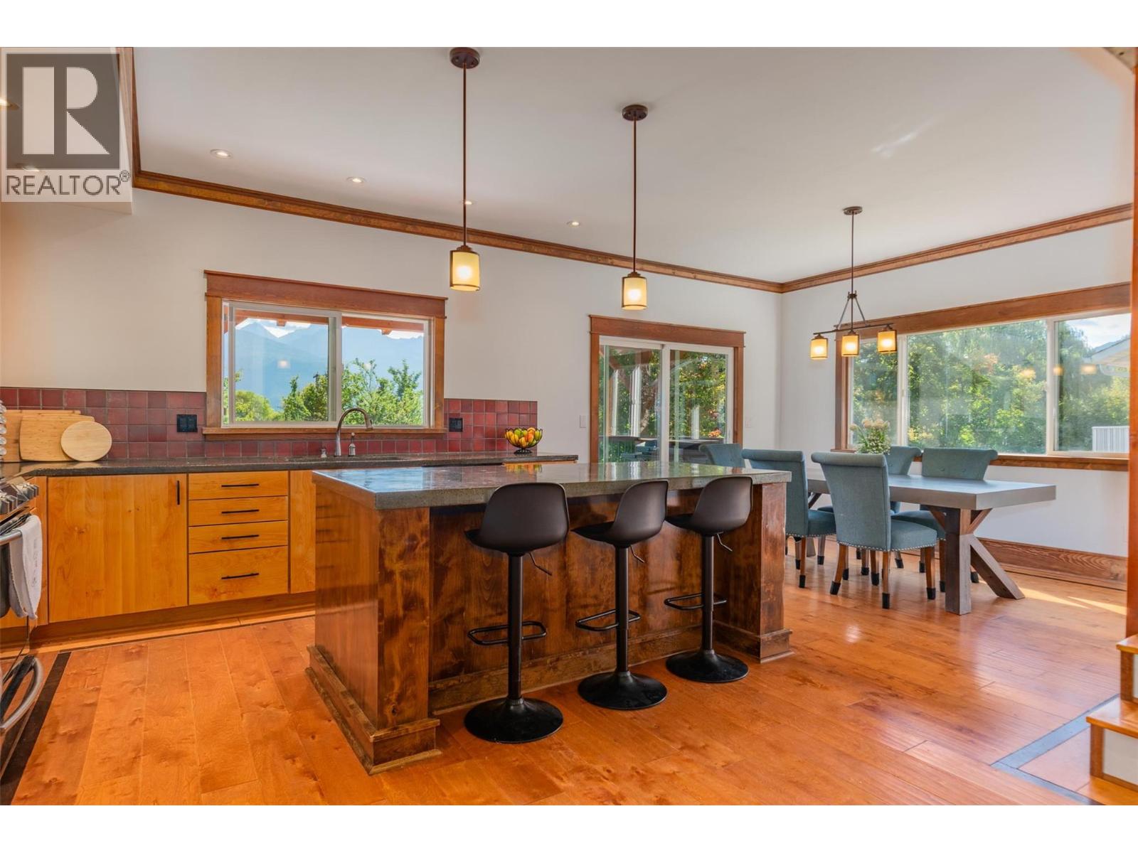 422 VIEW Street, Kaslo