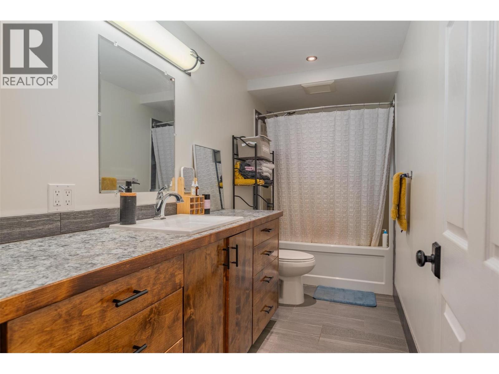 422 VIEW Street, Kaslo