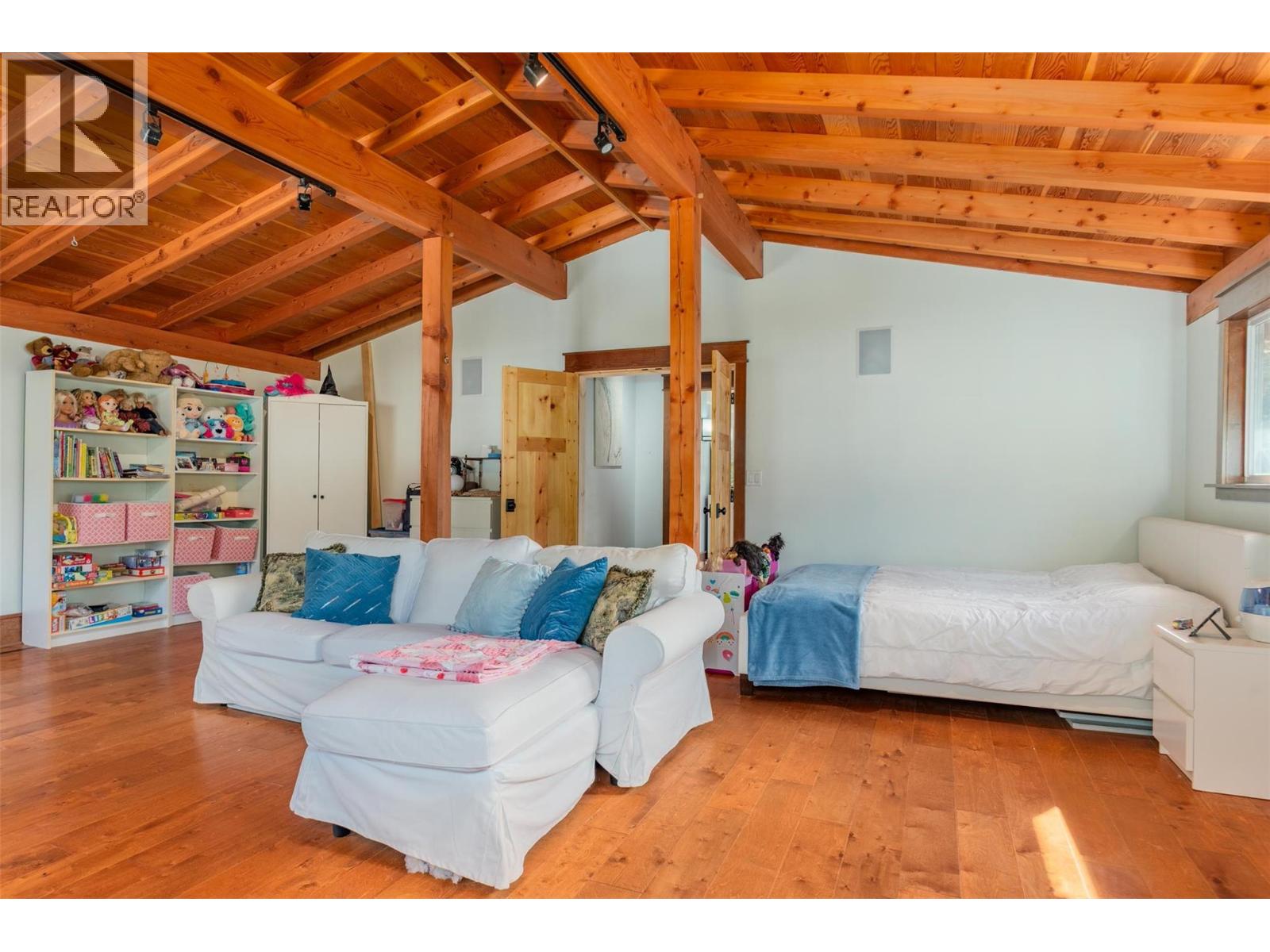 422 VIEW Street, Kaslo