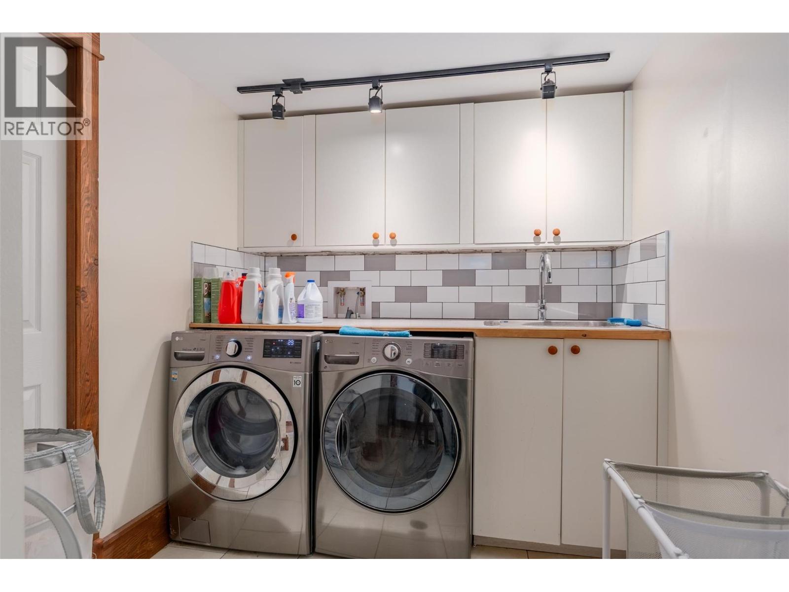 422 VIEW Street, Kaslo