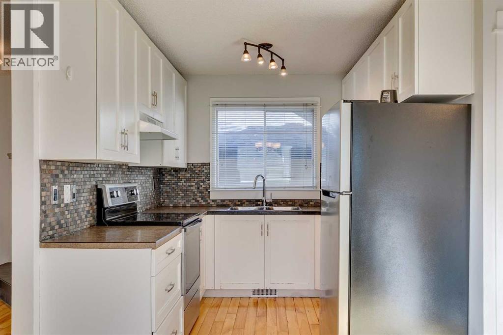 Single Family House Bi-level for Sale in  Sunbank Way SE Sundance Calgary 
