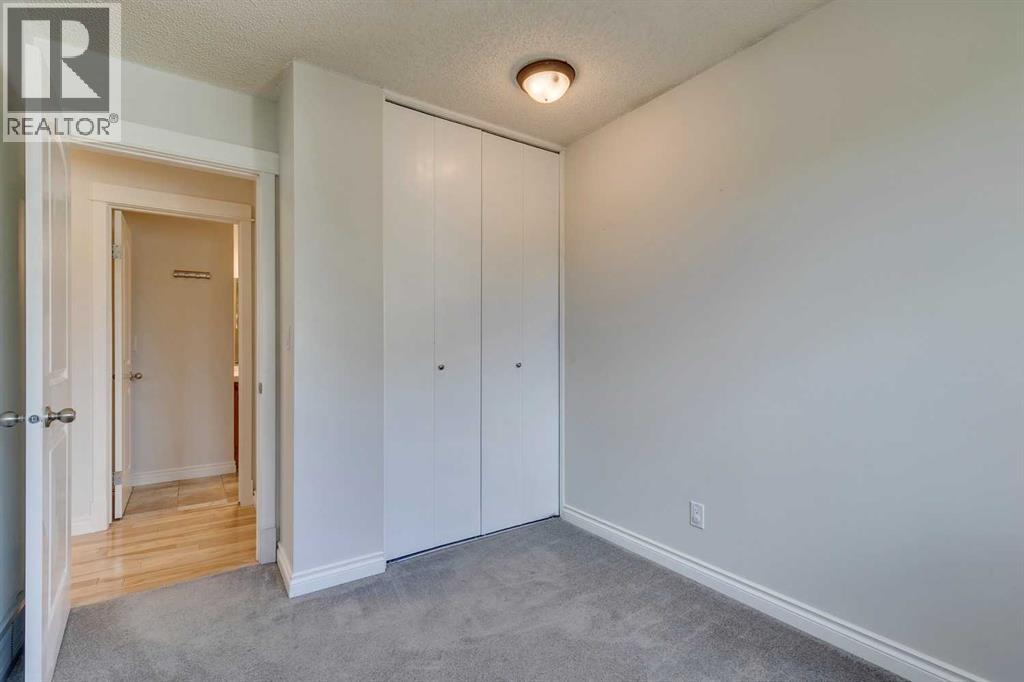 Single Family House Bi-level for Sale in  Sunbank Way SE Sundance Calgary 