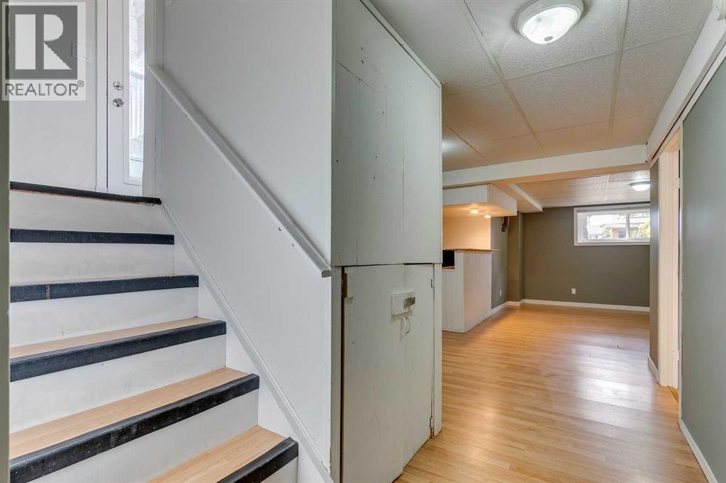 Single Family House Bi-level for Sale in  Sunbank Way SE Sundance Calgary 