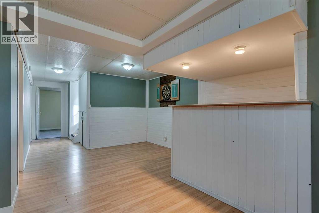 Single Family House Bi-level for Sale in  Sunbank Way SE Sundance Calgary 