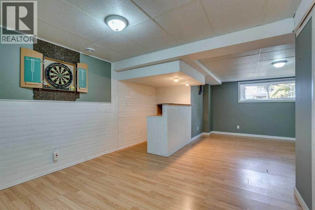Single Family House Bi-level for Sale in  Sunbank Way SE Sundance Calgary 