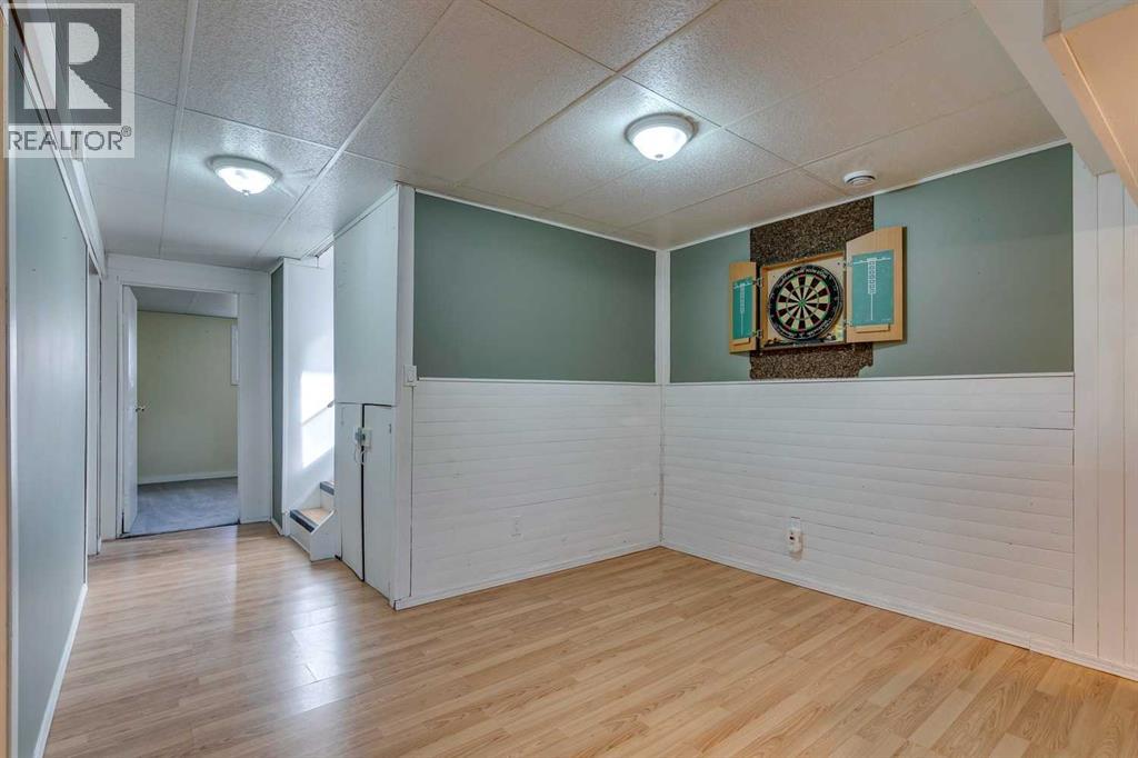 Single Family House Bi-level for Sale in  Sunbank Way SE Sundance Calgary 
