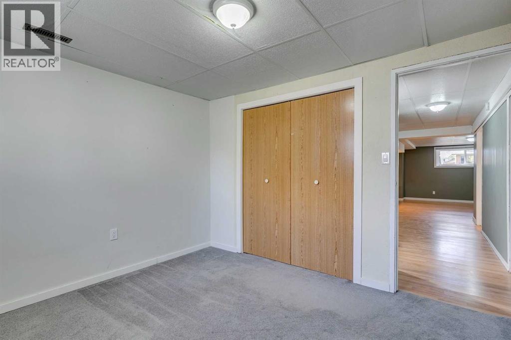 Single Family House Bi-level for Sale in  Sunbank Way SE Sundance Calgary 