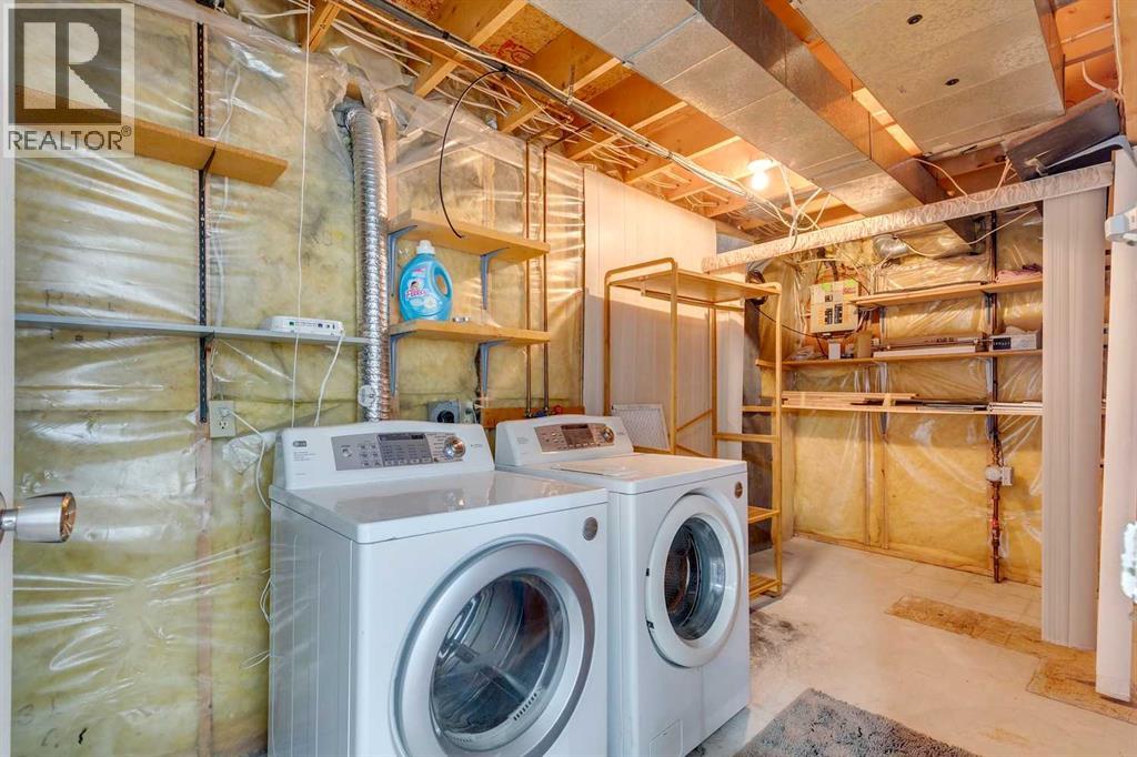 Single Family House Bi-level for Sale in  Sunbank Way SE Sundance Calgary 