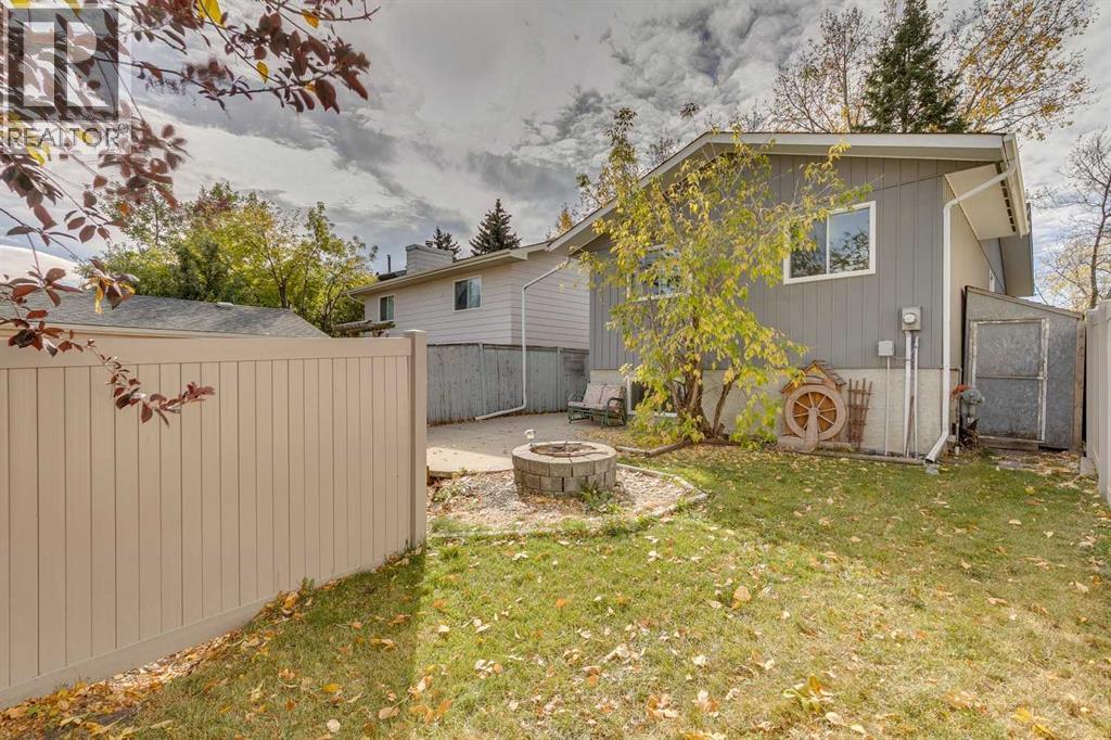 Single Family House Bi-level for Sale in  Sunbank Way SE Sundance Calgary 