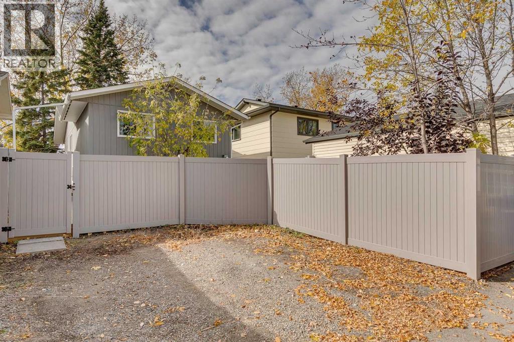 Single Family House Bi-level for Sale in  Sunbank Way SE Sundance Calgary 