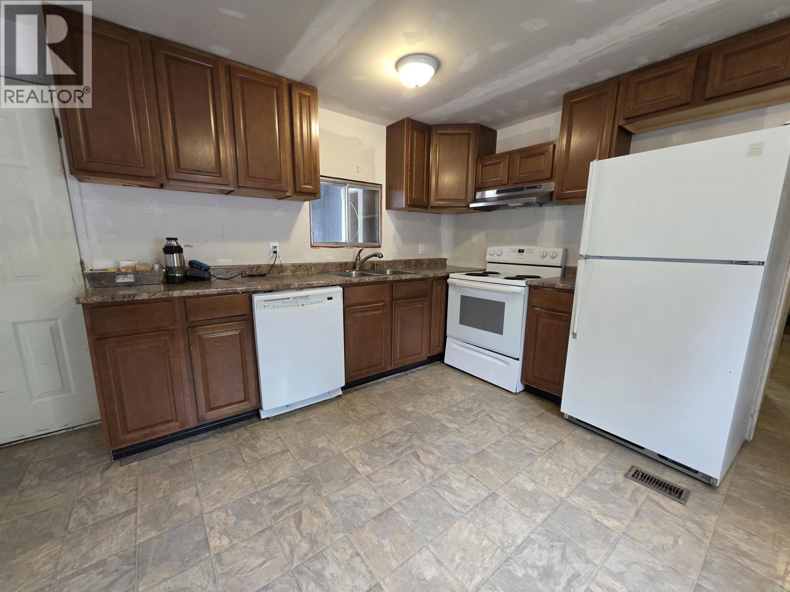 #27-4619 QUEENSWAY Drive, Terrace